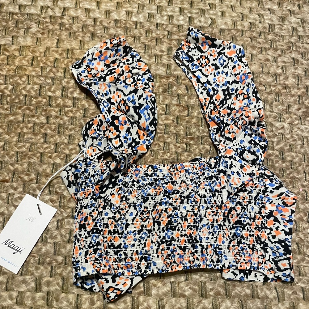 MAAJI ❤️‍🔥 GLOWY FLUTTER SLEEVE SMOCKED CROP TOP NWT SIZE MEDIUM - Picture 8 of 10